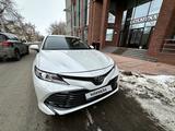 Toyota Camry 2018 года за 13 400 000 тг. в Уральск