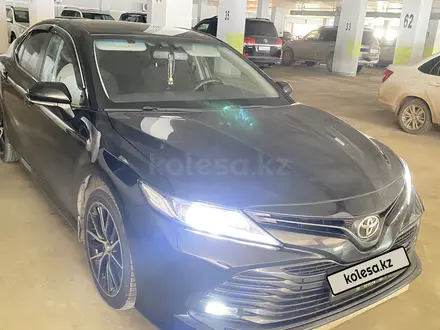 Toyota Camry 2018 года за 11 500 000 тг. в Актобе – фото 10