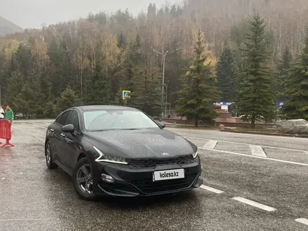 Kia K5 2021 года за 9 300 000 тг. в Алматы – фото 2