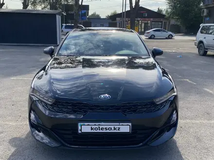 Kia K5 2021 года за 9 300 000 тг. в Алматы