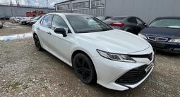 Toyota Camry 2019 года за 10 113 300 тг. в Астана – фото 2