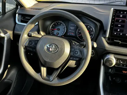 Toyota RAV4 2021 года за 15 250 000 тг. в Актобе – фото 8