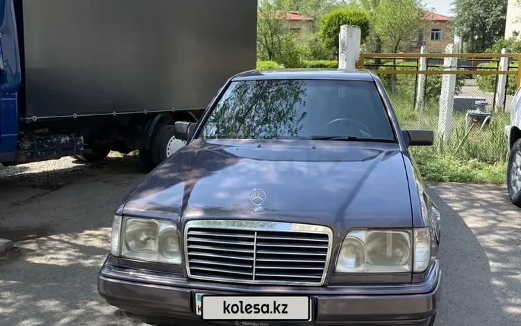 Mercedes-Benz E 220 1993 года за 2 600 000 тг. в Караганда