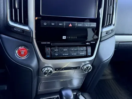 Toyota Land Cruiser 2020 года за 41 900 000 тг. в Алматы – фото 22