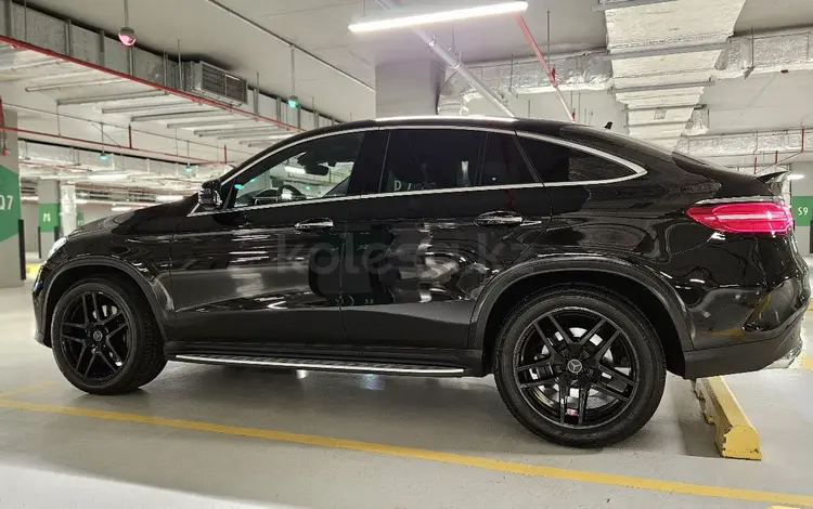 Mercedes-Benz GLE 400 2015 годаfor23 500 000 тг. в Астана