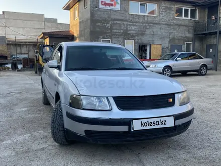 Volkswagen Passat 1998 года за 1 500 000 тг. в Уральск