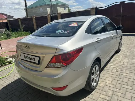 Hyundai Solaris 2013 года за 5 500 000 тг. в Актобе – фото 2