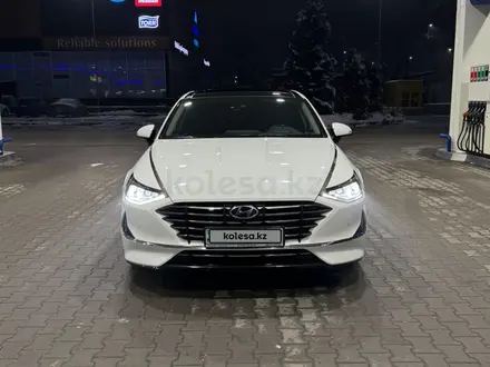 Hyundai Sonata 2023 года за 14 200 000 тг. в Алматы – фото 3