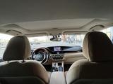 Lexus ES 300h 2013 годаүшін11 000 000 тг. в Актау – фото 2
