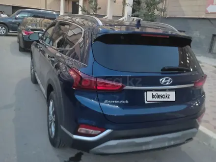 Hyundai Santa Fe 2018 года за 11 000 000 тг. в Актау – фото 2