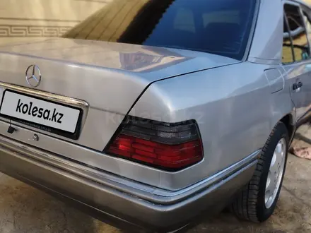 Mercedes-Benz E 220 1994 года за 1 700 000 тг. в Туркестан – фото 3