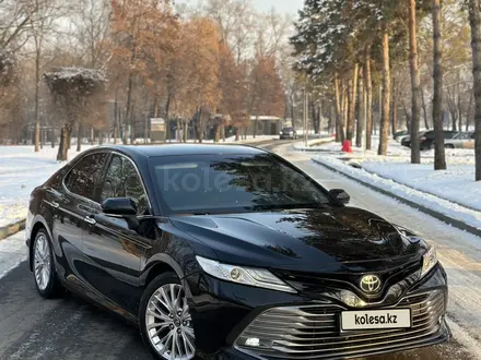 Toyota Camry 2018 года за 14 500 000 тг. в Алматы – фото 15