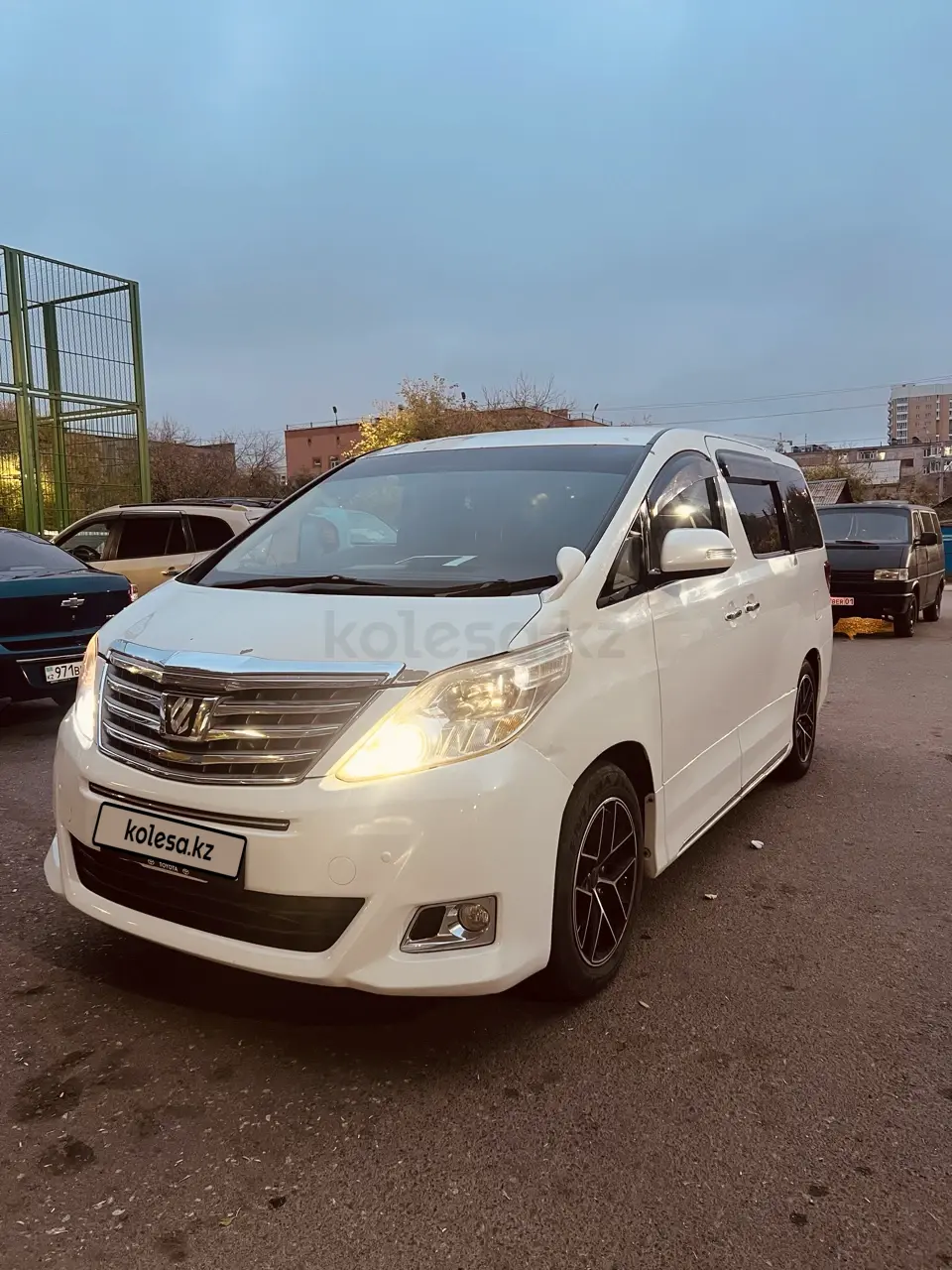 Toyota Alphard, 2010