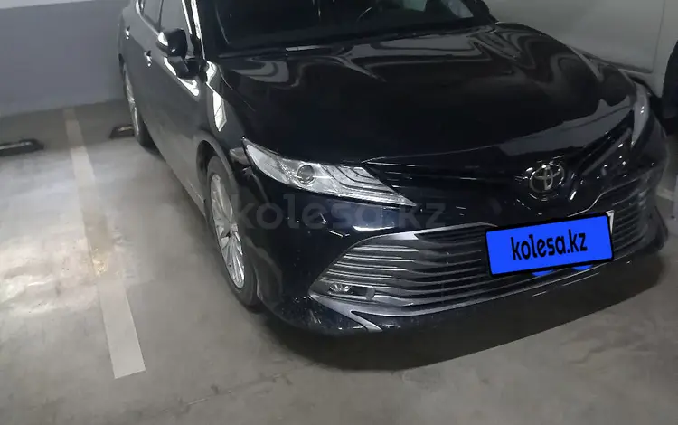 Toyota Camry 2019 года за 14 000 000 тг. в Астана