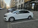 Volkswagen Polo 2021 года за 5 900 000 тг. в Атырау – фото 2