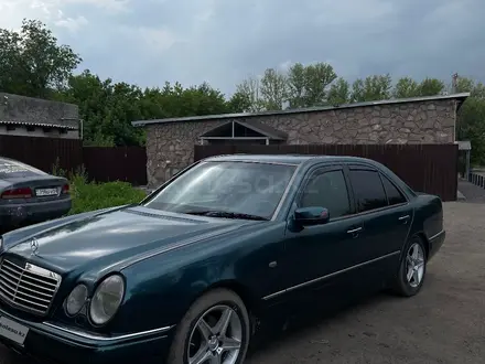 Mercedes-Benz E 230 1998 года за 3 100 000 тг. в Караганда – фото 4