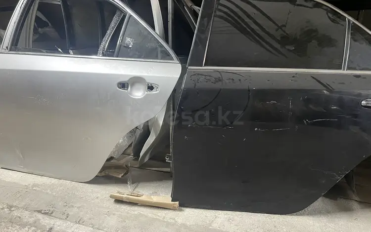 Дверь передний левый CAMRY за 150 000 тг. в Алматы