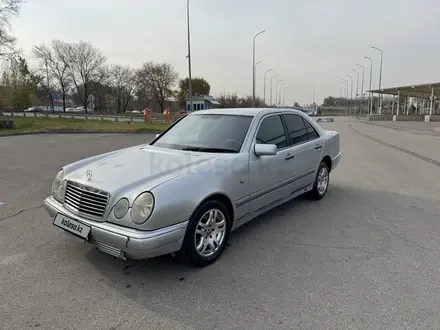 Mercedes-Benz E 230 1997 года за 2 500 000 тг. в Алматы – фото 5