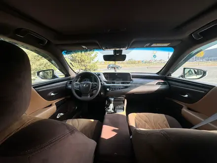 Lexus ES 250 2021 года за 19 000 000 тг. в Алматы – фото 12