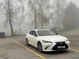 Lexus ES 250 2021 года за 19 000 000 тг. в Алматы