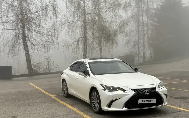 Lexus ES 250 2021 года за 19 000 000 тг. в Алматы