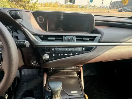 Lexus ES 250 2021 года за 19 000 000 тг. в Алматы – фото 8