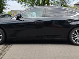 Lexus ES 250 2018 года за 19 000 000 тг. в Алматы – фото 2