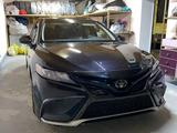 Toyota Camry 2021 года за 13 700 000 тг. в Костанай – фото 5