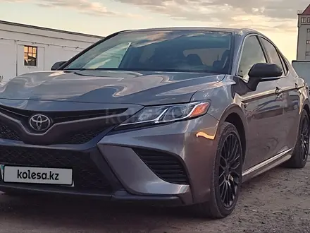 Toyota Camry 2020 года за 11 000 000 тг. в Караганда – фото 2