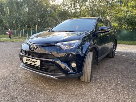 Toyota RAV4 2018 года за 13 500 000 тг. в Щучинск