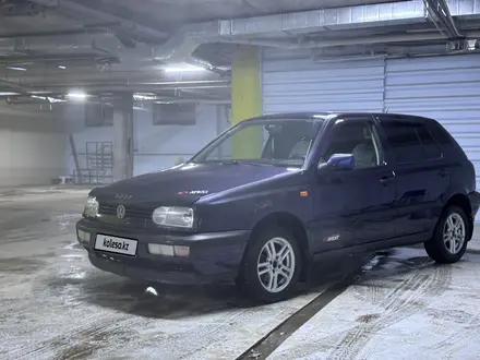 Volkswagen Golf 1995 года за 1 850 000 тг. в Астана