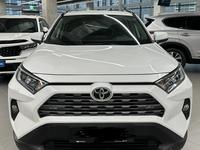 Toyota RAV4 2020 года за 15 650 000 тг. в Астана