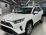 Toyota RAV4 2020 года за 15 650 000 тг. в Астана – фото 2