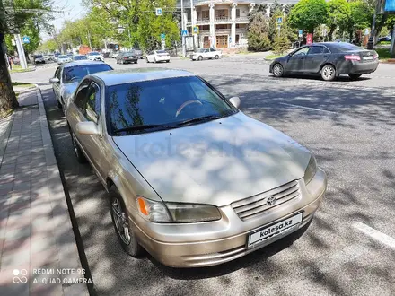 Toyota Camry 1999 года за 3 600 000 тг. в Алматы – фото 2