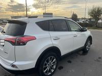 Toyota RAV4 2019 года за 13 600 000 тг. в Шымкент