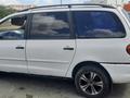 Volkswagen Sharan 1998 года за 1 200 000 тг. в Атырау – фото 2