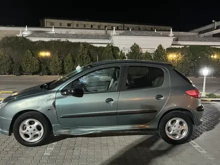 Peugeot 206 2012 года за 700 000 тг. в Актау – фото 2