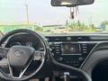 Toyota Camry 2021 года за 15 500 000 тг. в Кызылорда – фото 17