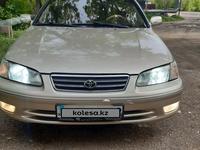 Toyota Camry 2001 годаүшін3 600 000 тг. в Караганда