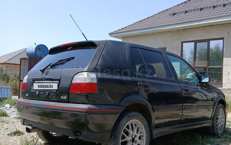 Volkswagen Golf 1995 года за 1 300 000 тг. в Алматы