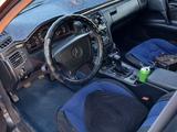 Mercedes-Benz E 230 1997 года за 2 300 000 тг. в Атырау – фото 4