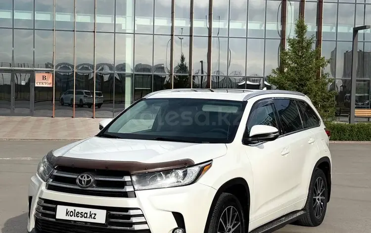 Toyota Highlander 2019 года за 19 000 000 тг. в Астана