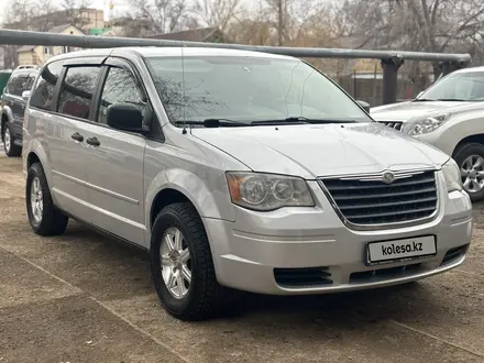 Chrysler Town and Country 2008 года за 9 200 000 тг. в Уральск – фото 2