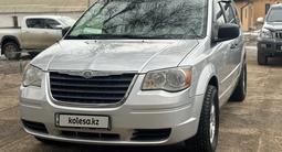 Chrysler Town and Country 2008 года за 9 200 000 тг. в Уральск