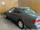 Toyota Camry 1998 годаfor3 500 000 тг. в Усть-Каменогорск – фото 4