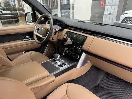 Land Rover Range Rover 2022 года за 74 600 000 тг. в Алматы – фото 10
