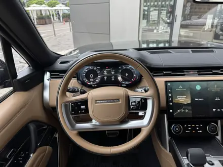Land Rover Range Rover 2022 года за 74 600 000 тг. в Алматы – фото 17