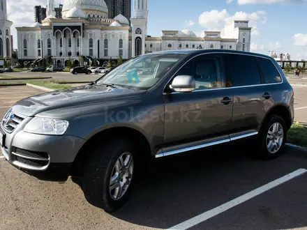 Volkswagen Touareg 2005 года за 4 990 000 тг. в Астана – фото 8