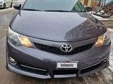 Toyota Camry 2013 года за 5 800 000 тг. в Актобе – фото 2