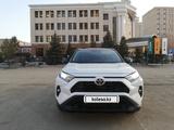 Toyota RAV4 2021 года за 17 500 000 тг. в Актобе – фото 3